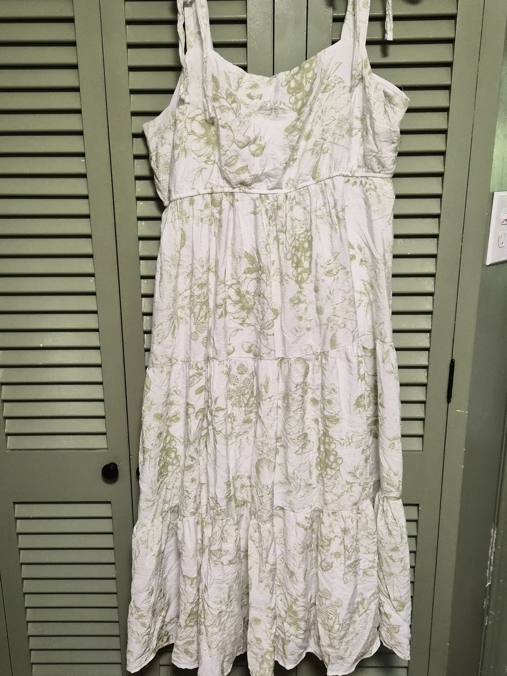 Women’s White & Light Green Floral Tiered Sundress